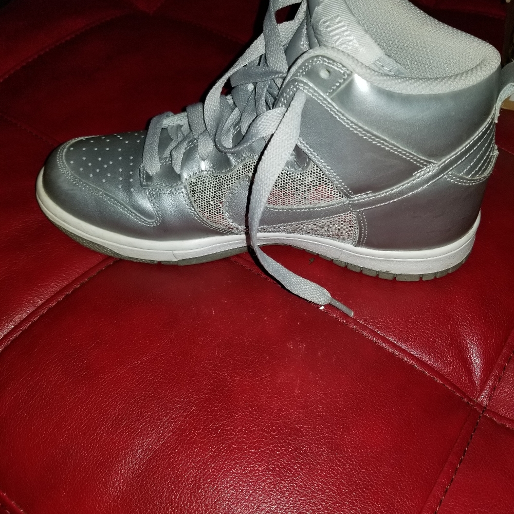 Nike - Picture 3 of 3